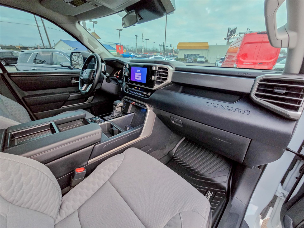 Toyota Tundra SR5 CrewMax 4WD 2024