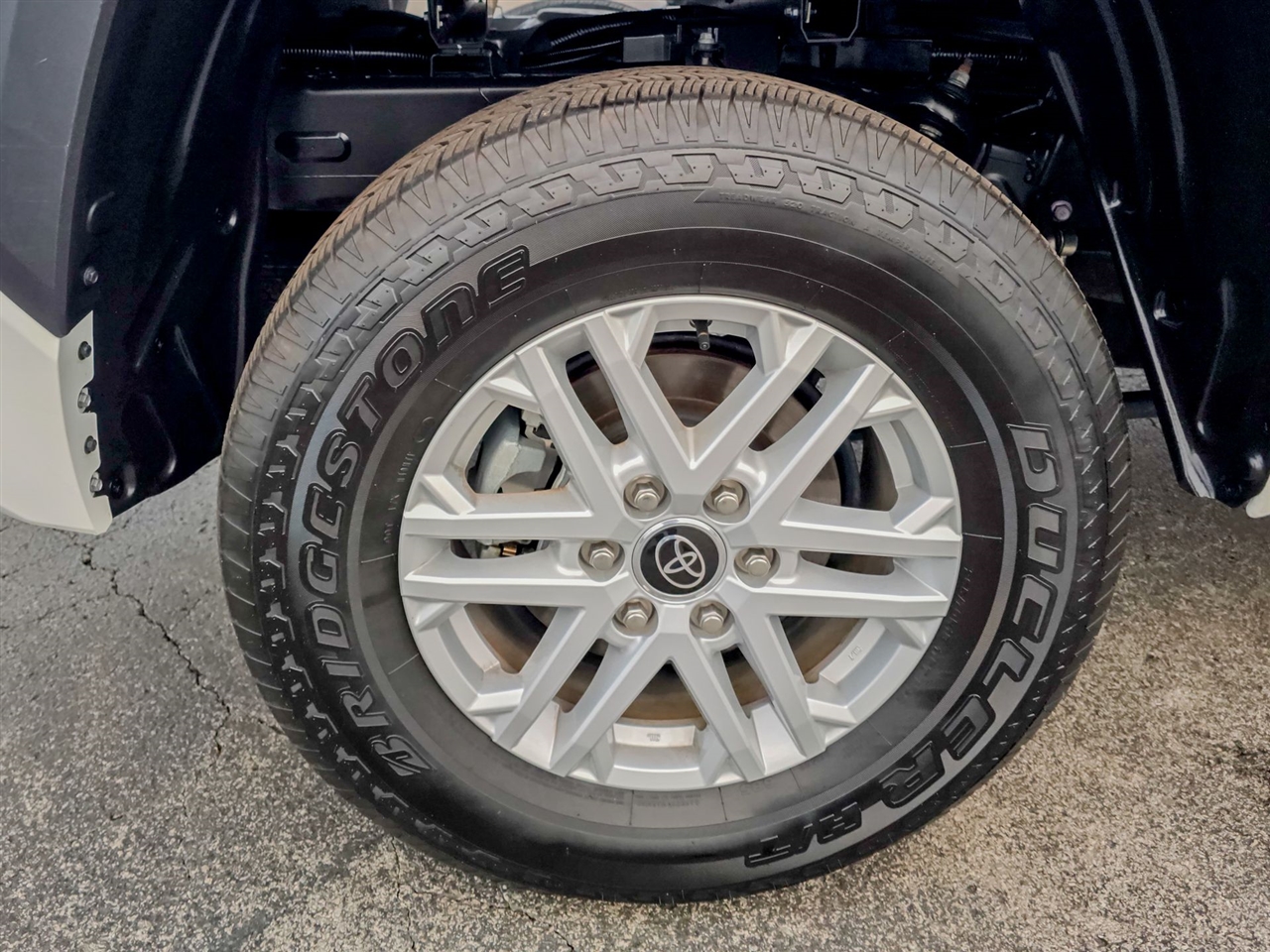 Toyota Tundra SR5 CrewMax 4WD 2024