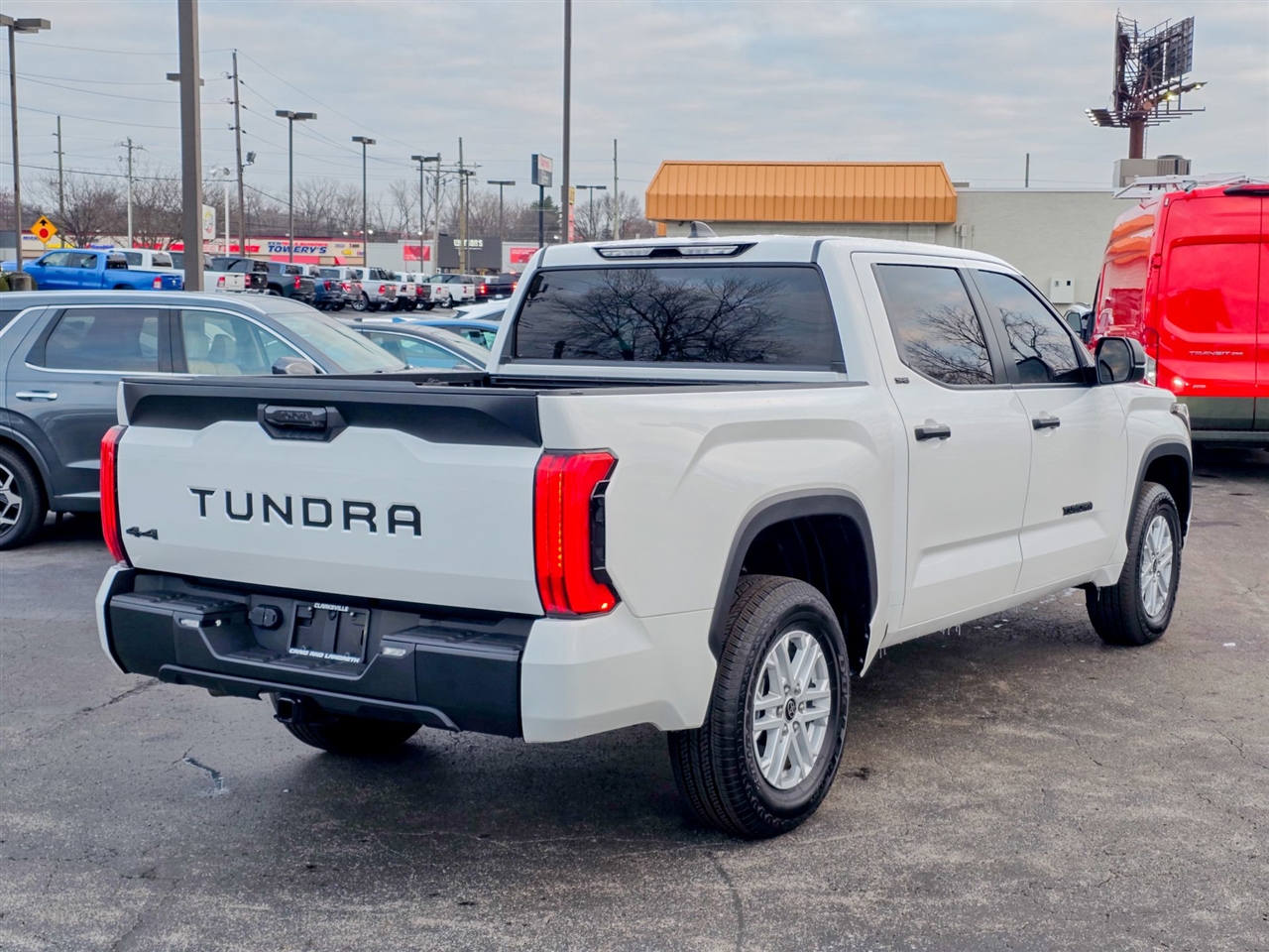 Toyota Tundra SR5 CrewMax 4WD 2024