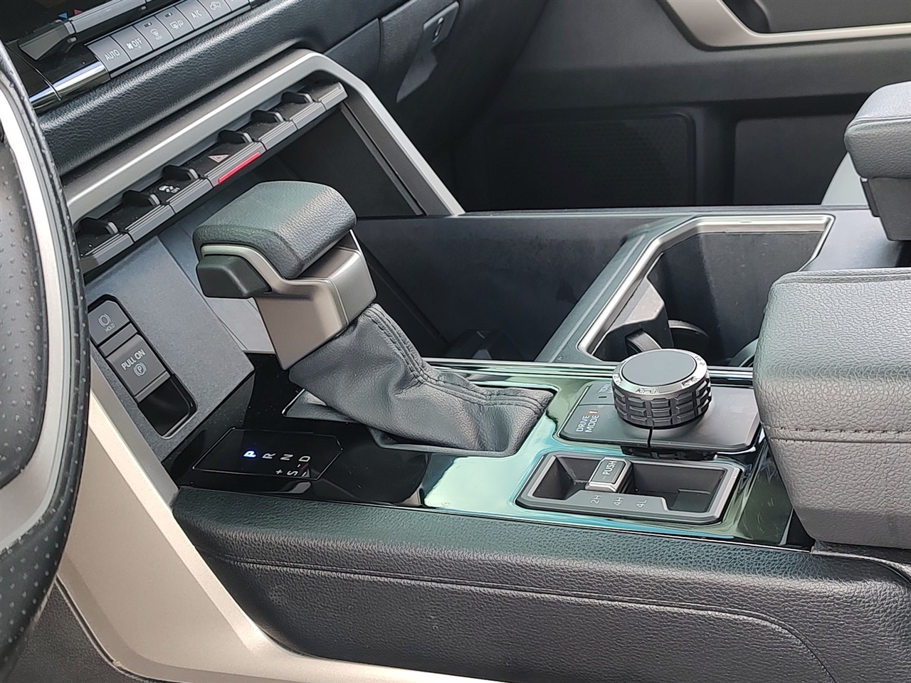 Toyota Tundra SR5 CrewMax 4WD 2024