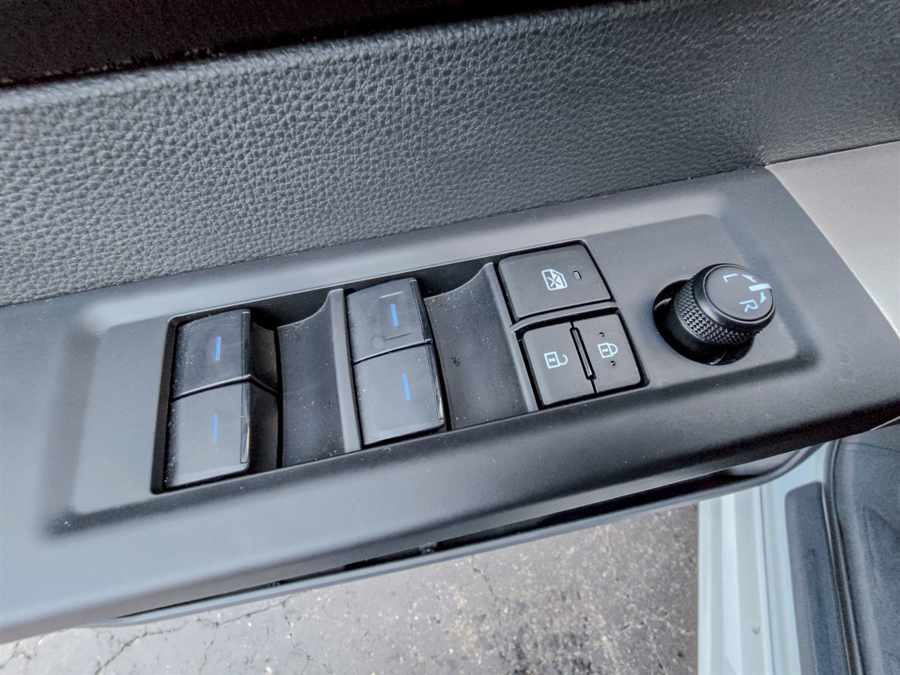 Toyota Tundra SR5 CrewMax 4WD 2024