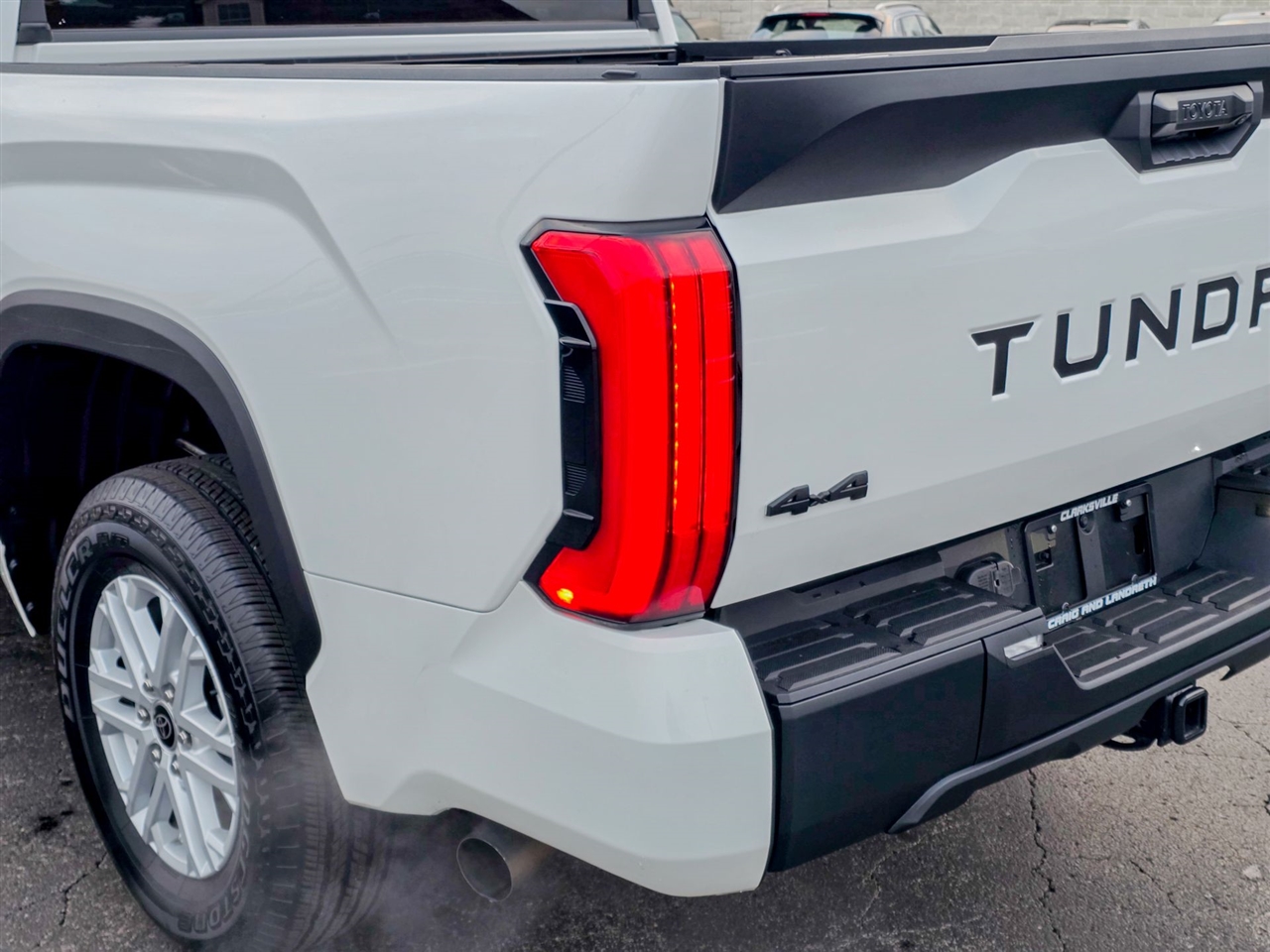 Toyota Tundra SR5 CrewMax 4WD 2024