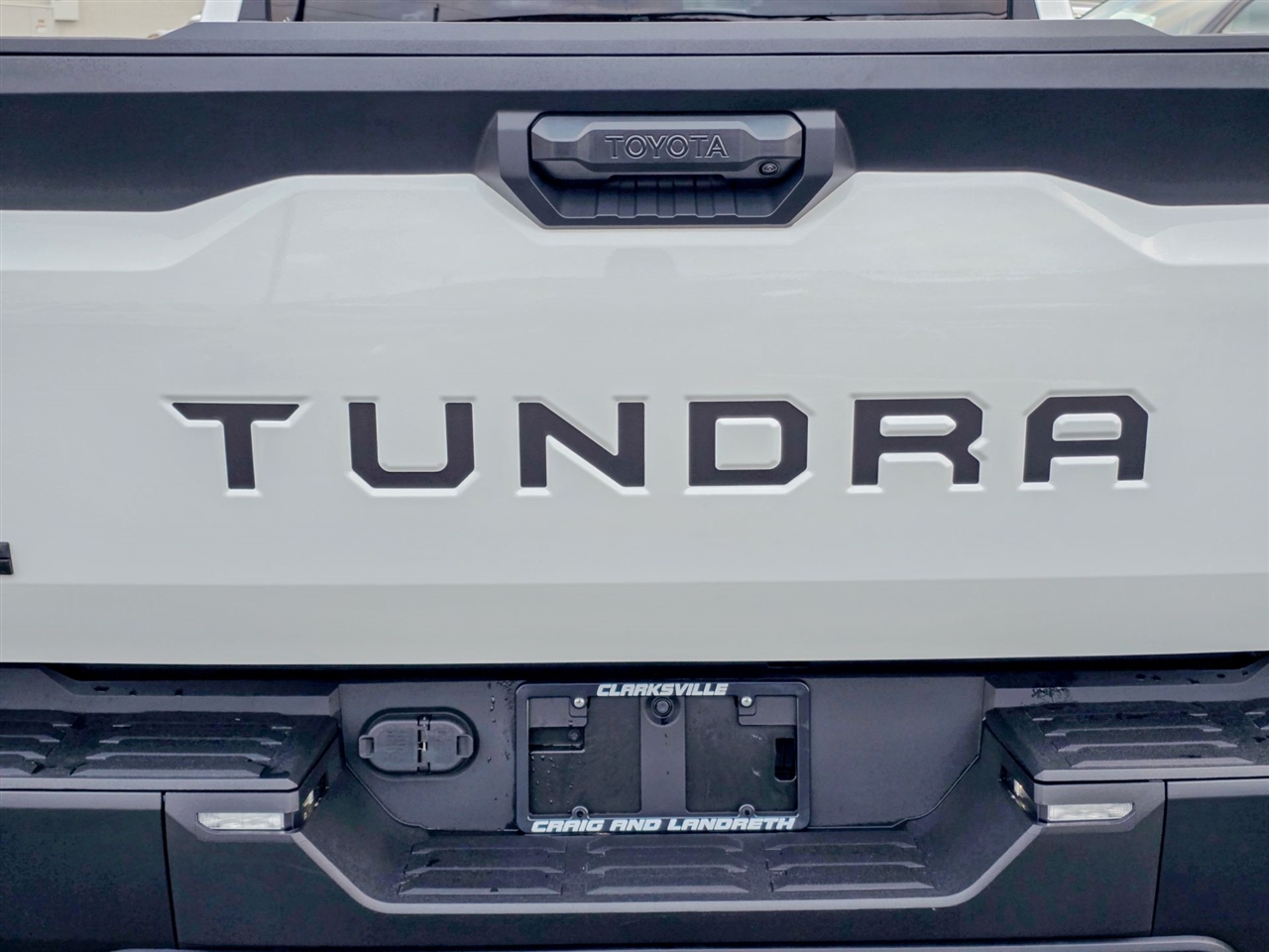 Toyota Tundra SR5 CrewMax 4WD 2024