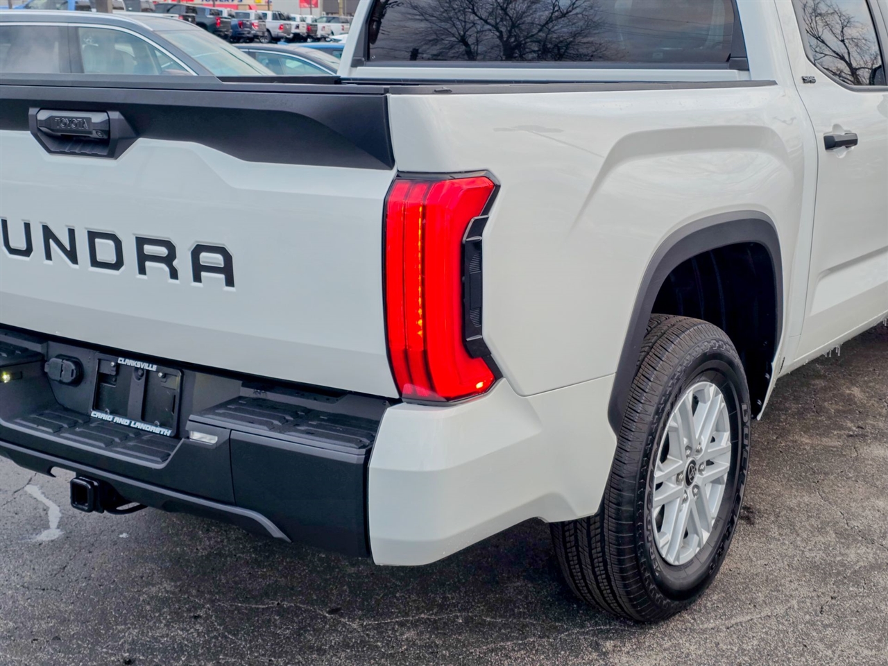 Toyota Tundra SR5 CrewMax 4WD 2024