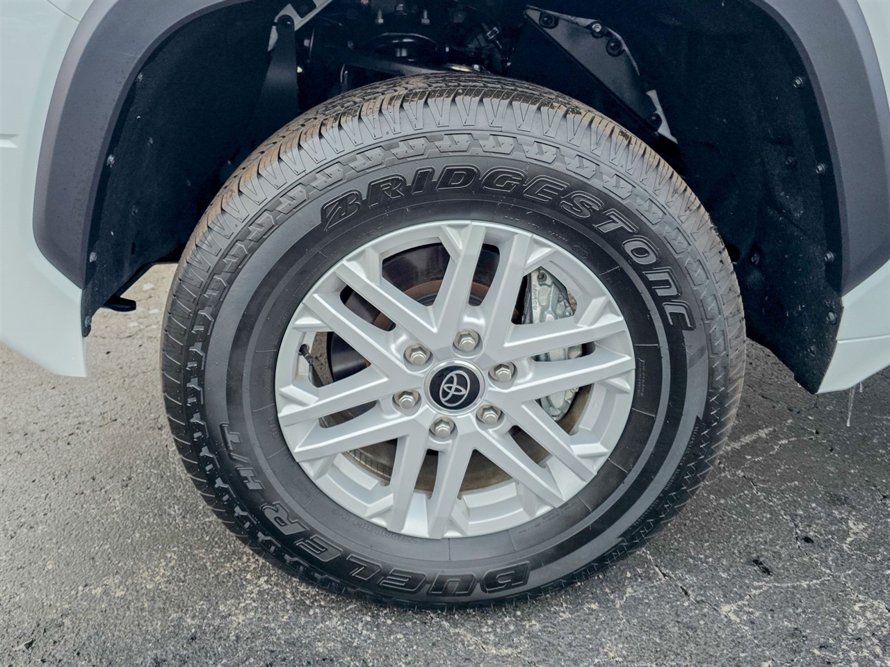 Toyota Tundra SR5 CrewMax 4WD 2024