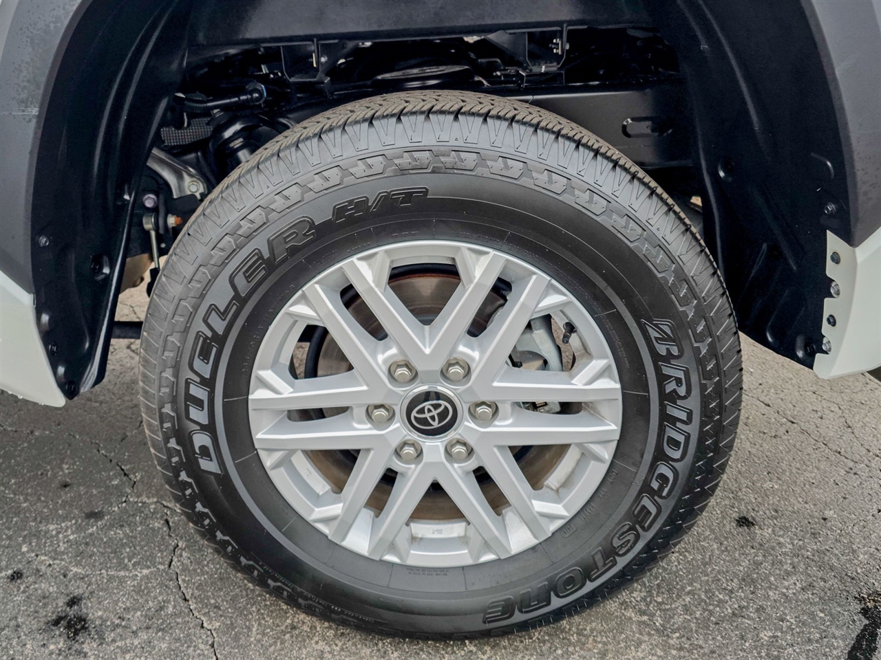 Toyota Tundra SR5 CrewMax 4WD 2024