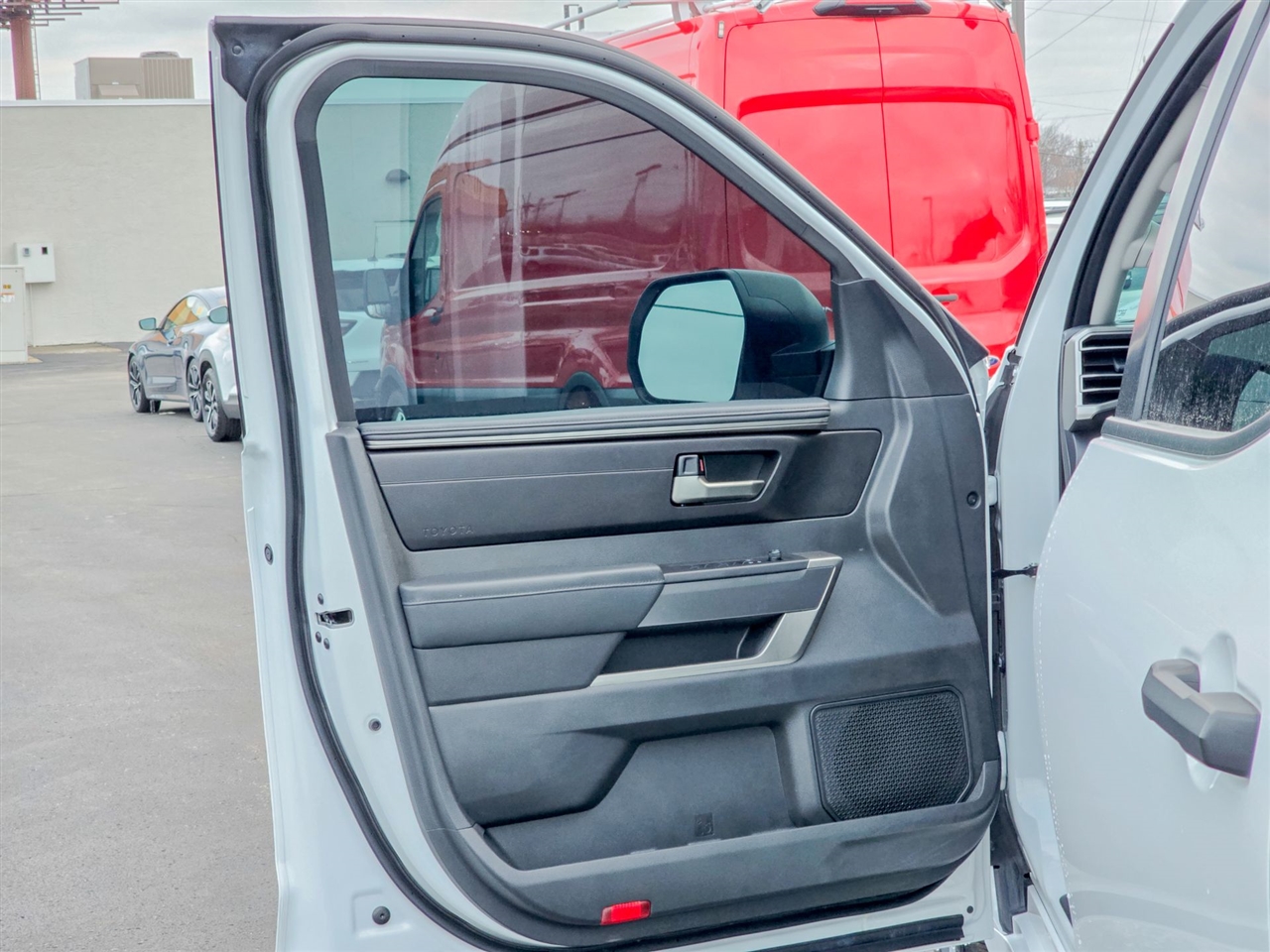 Toyota Tundra SR5 CrewMax 4WD 2024