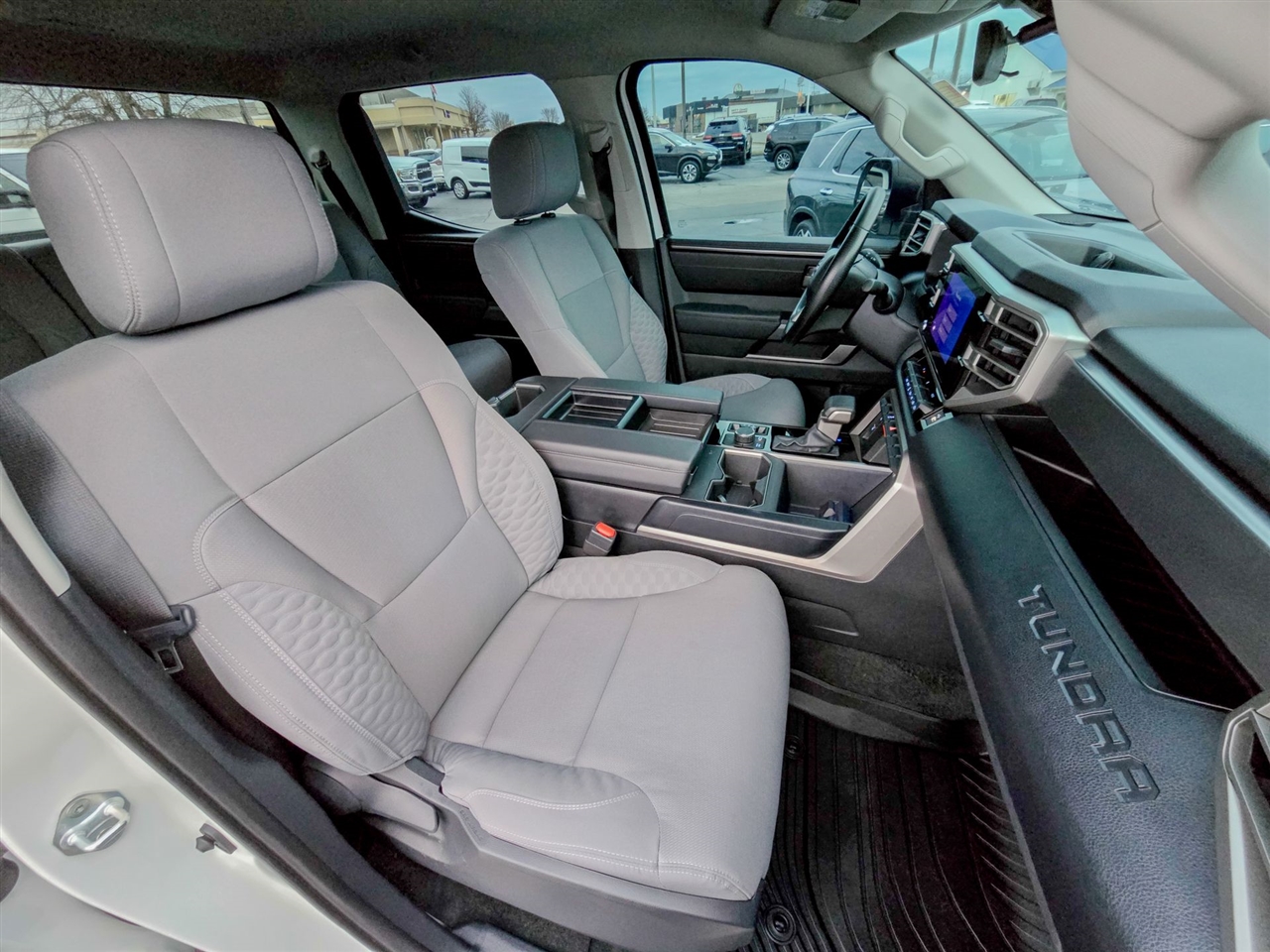 Toyota Tundra SR5 CrewMax 4WD 2024