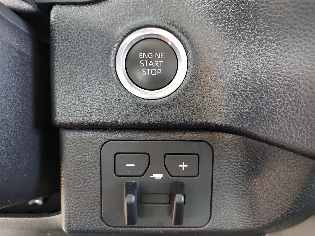 Toyota Tundra SR5 CrewMax 4WD 2024