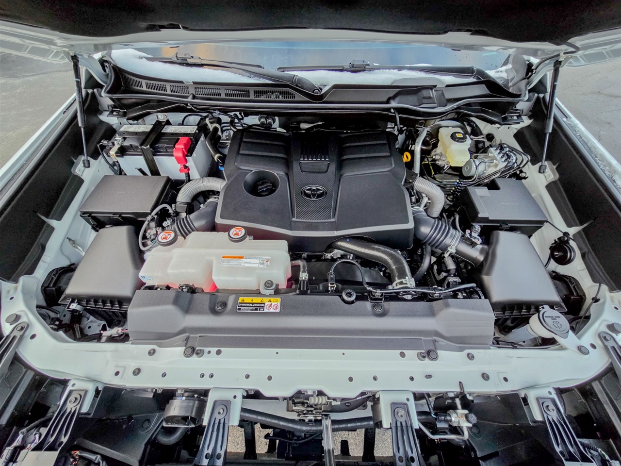 Toyota Tundra SR5 CrewMax 4WD 2024