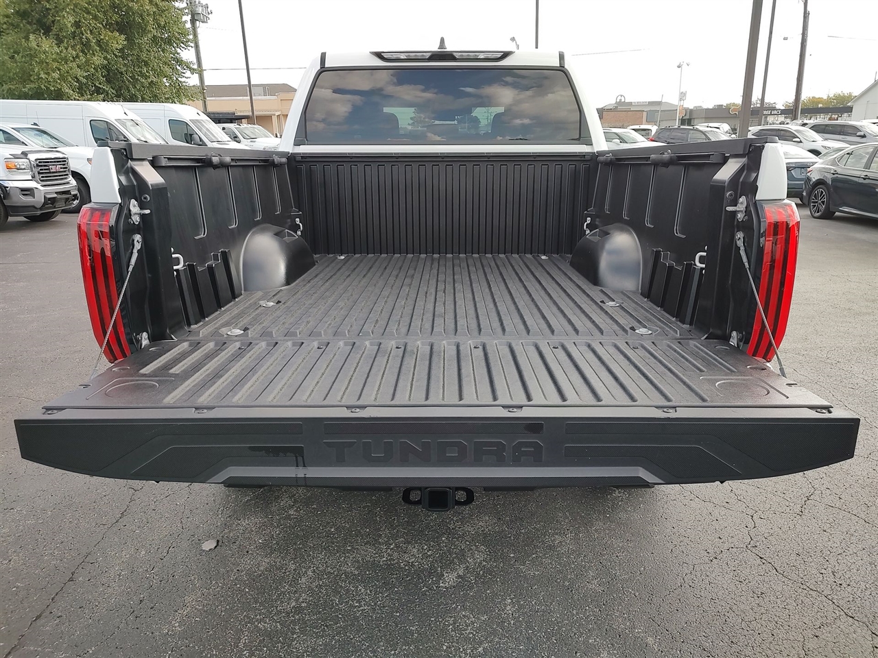 Toyota Tundra SR5 CrewMax 4WD 2024