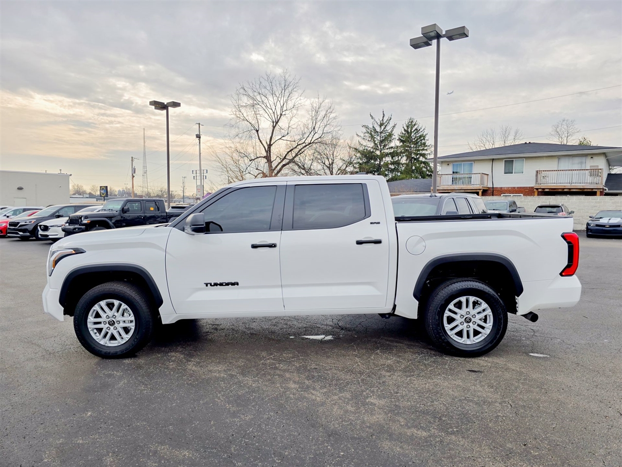 Toyota Tundra SR5 CrewMax 4WD 2024