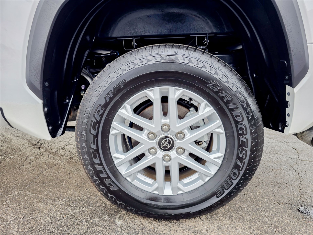 Toyota Tundra SR5 CrewMax 4WD 2024