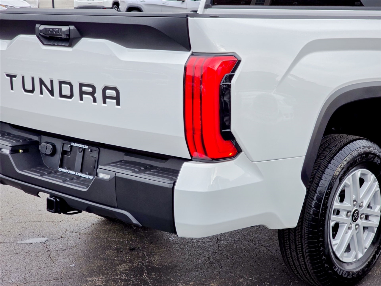 Toyota Tundra SR5 CrewMax 4WD 2024