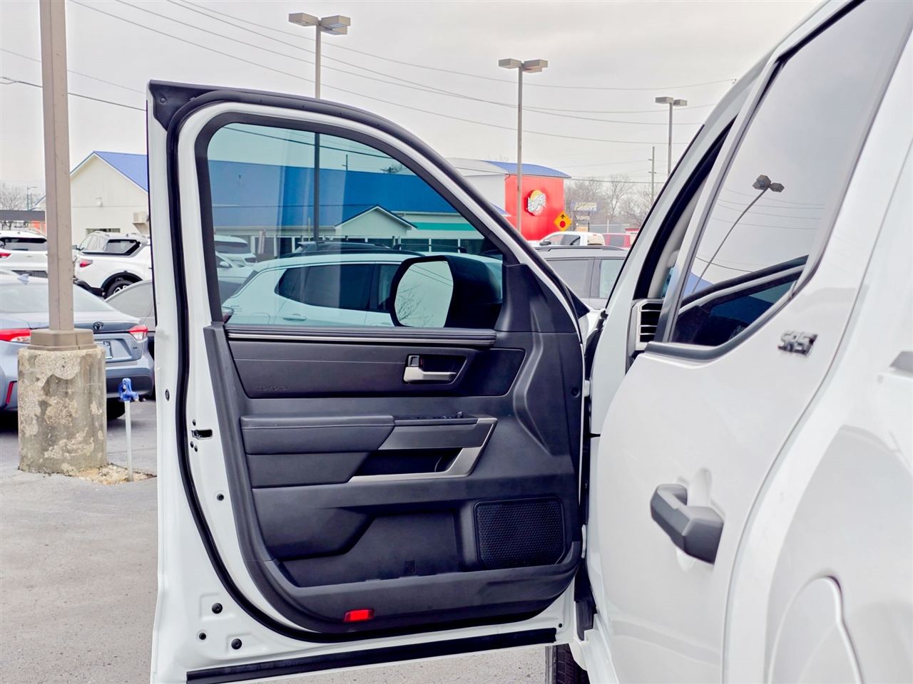 Toyota Tundra SR5 CrewMax 4WD 2024