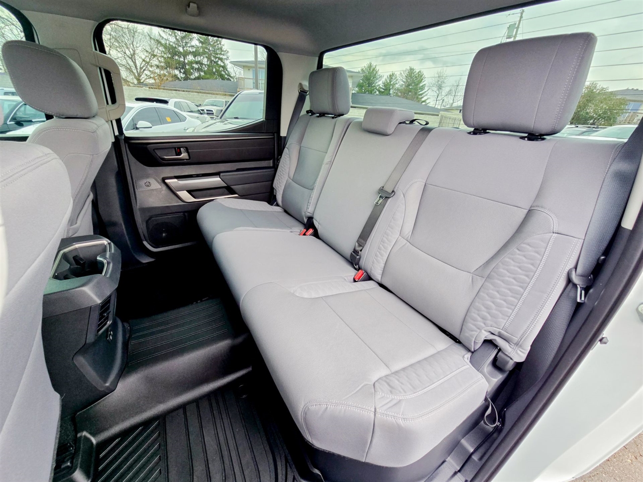 Toyota Tundra SR5 CrewMax 4WD 2024