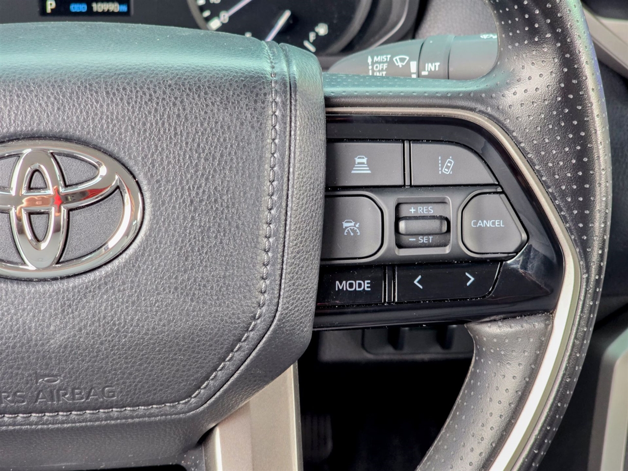 Toyota Tundra SR5 CrewMax 4WD 2024