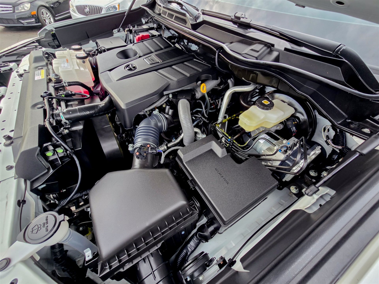 Toyota Tundra SR5 CrewMax 4WD 2024