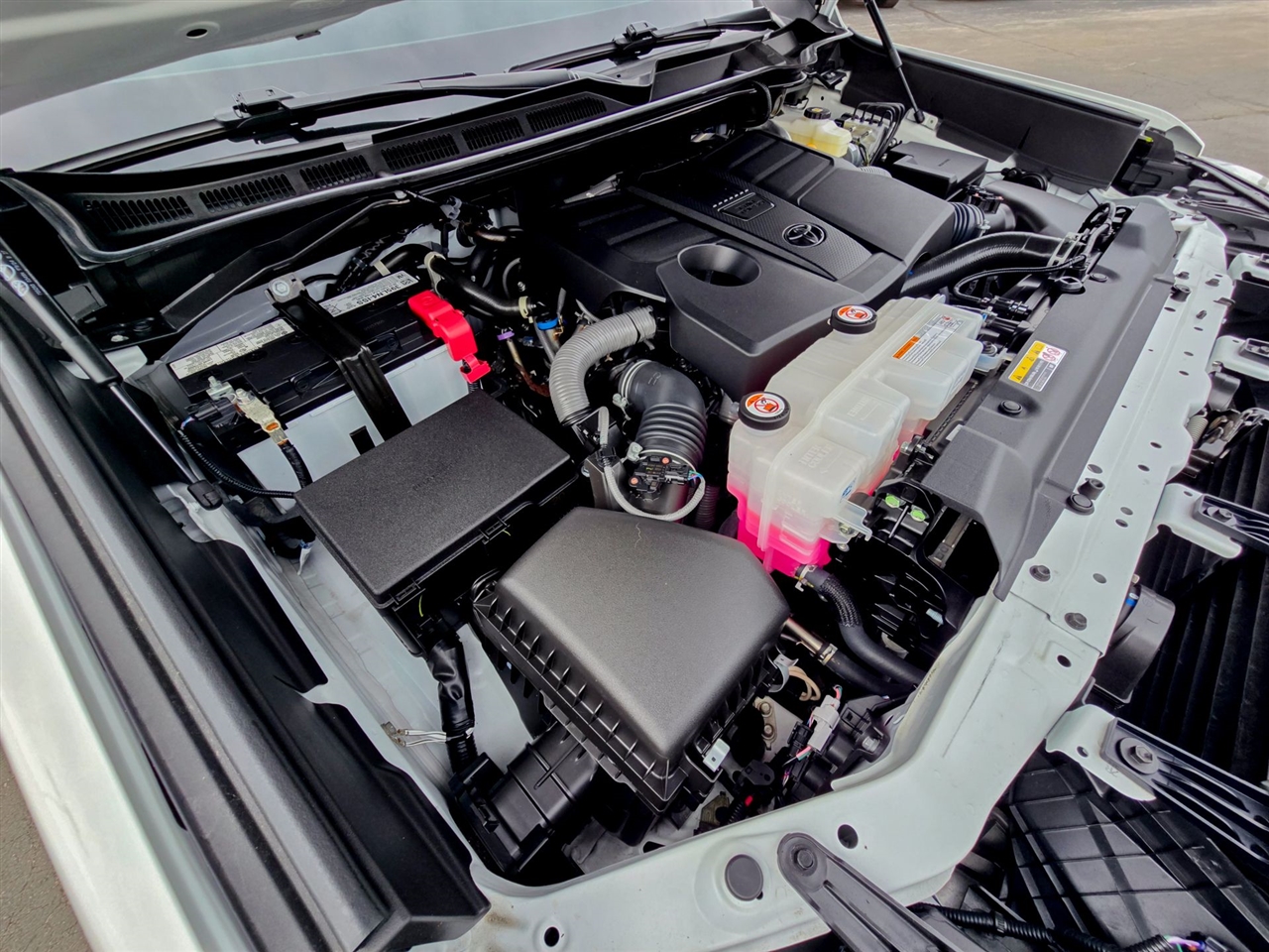 Toyota Tundra SR5 CrewMax 4WD 2024