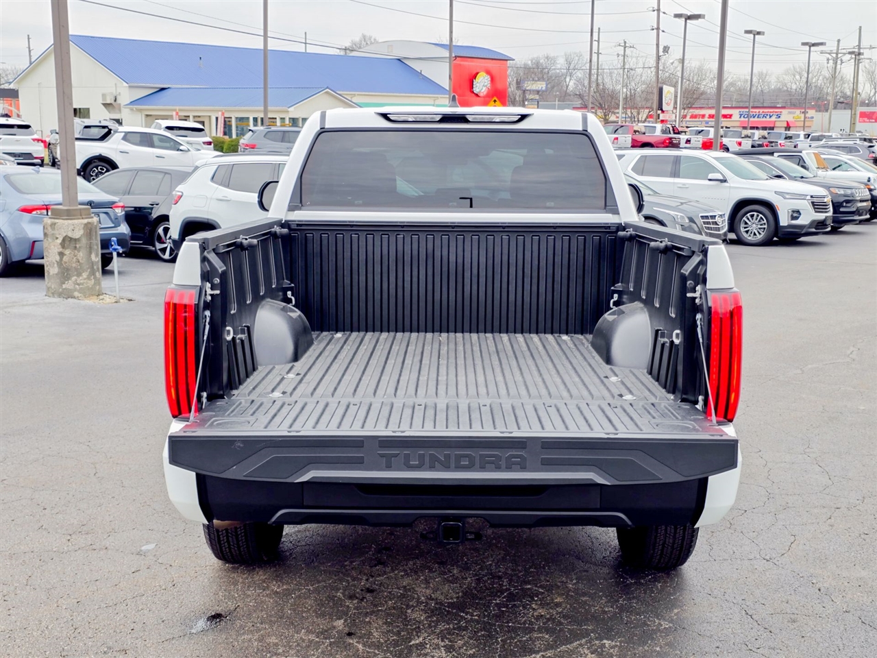 Toyota Tundra SR5 CrewMax 4WD 2024