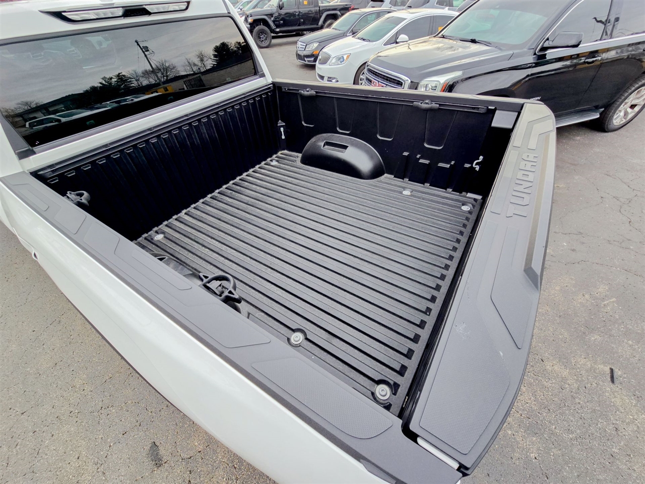 Toyota Tundra SR5 CrewMax 4WD 2024