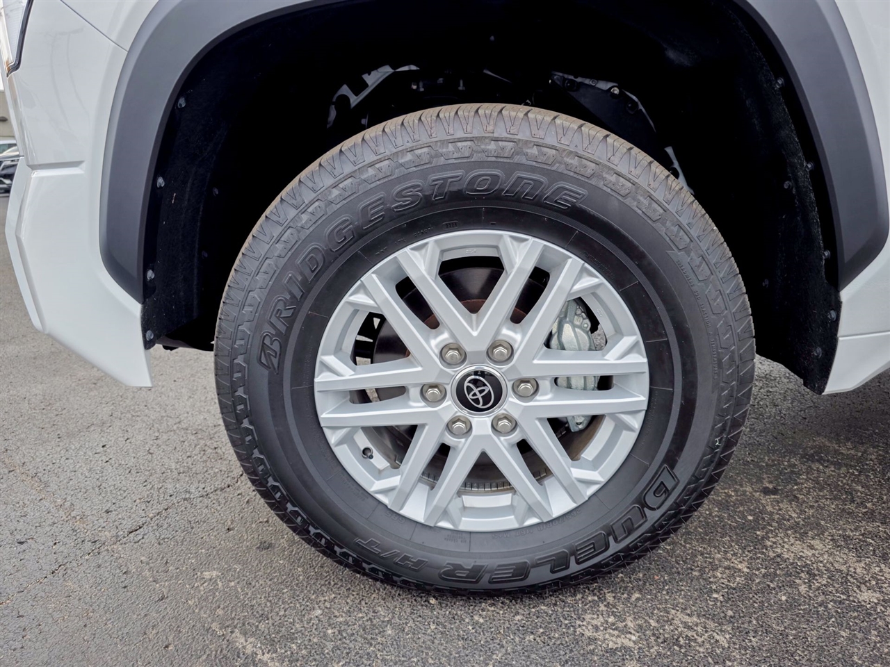 Toyota Tundra SR5 CrewMax 4WD 2024