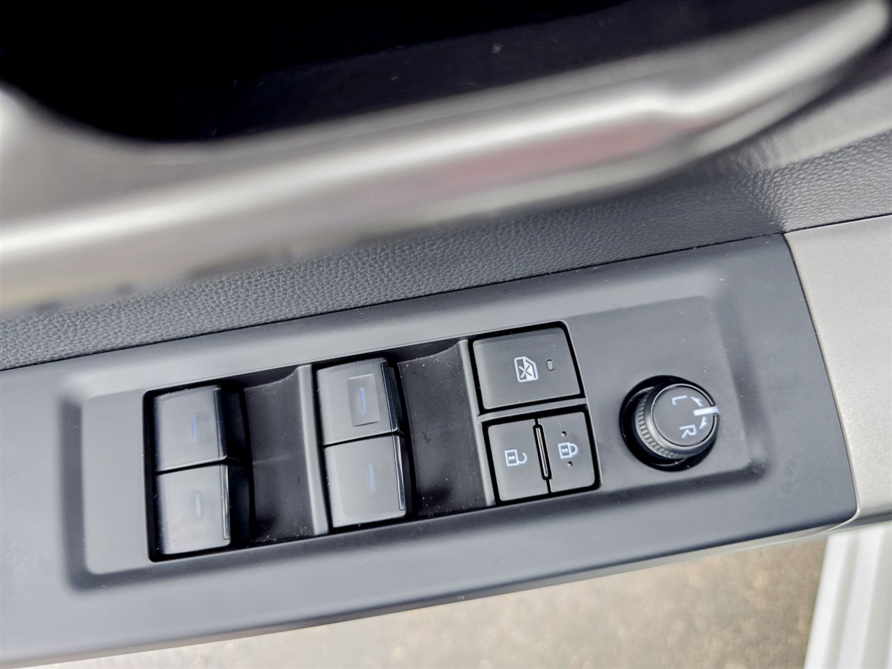 Toyota Tundra SR5 CrewMax 4WD 2024