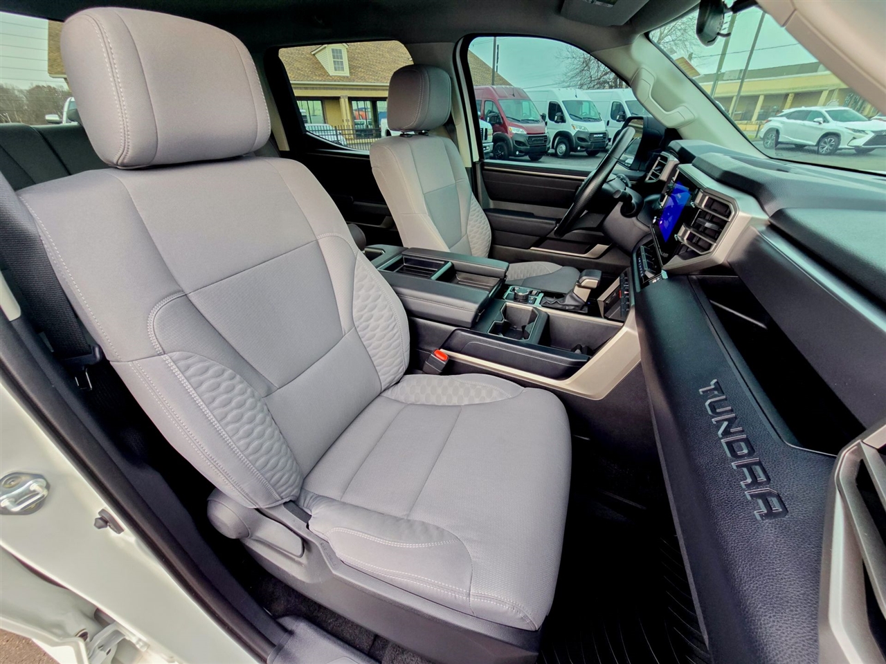 Toyota Tundra SR5 CrewMax 4WD 2024