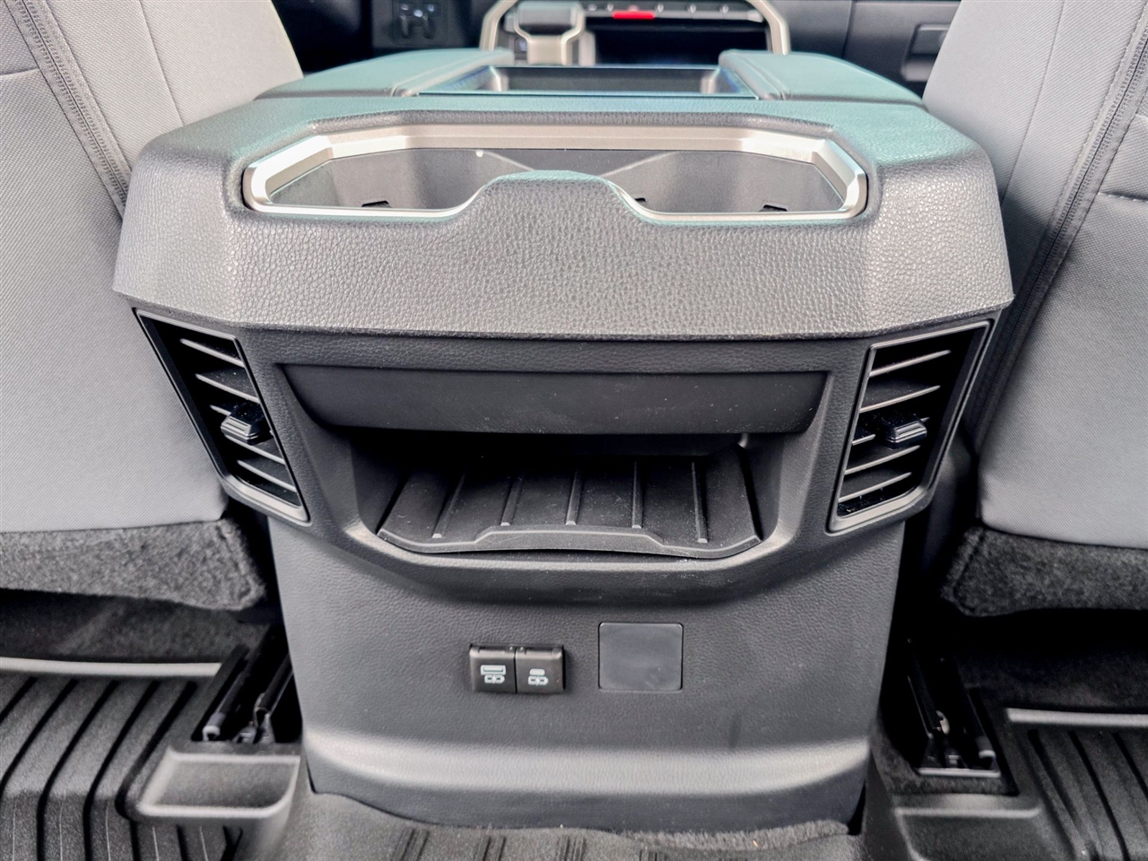 Toyota Tundra SR5 CrewMax 4WD 2024