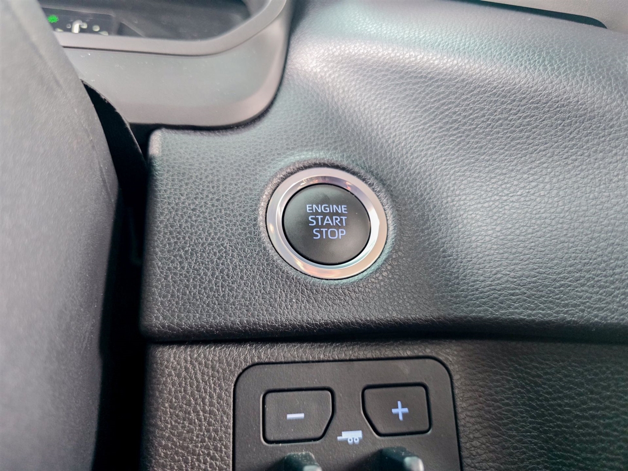 Toyota Tundra SR5 CrewMax 4WD 2024