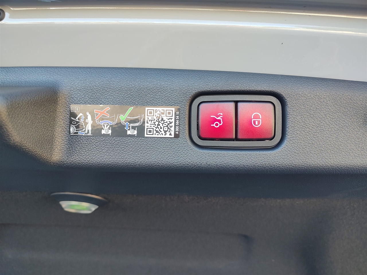 Mercedes-Benz E-Class  2025