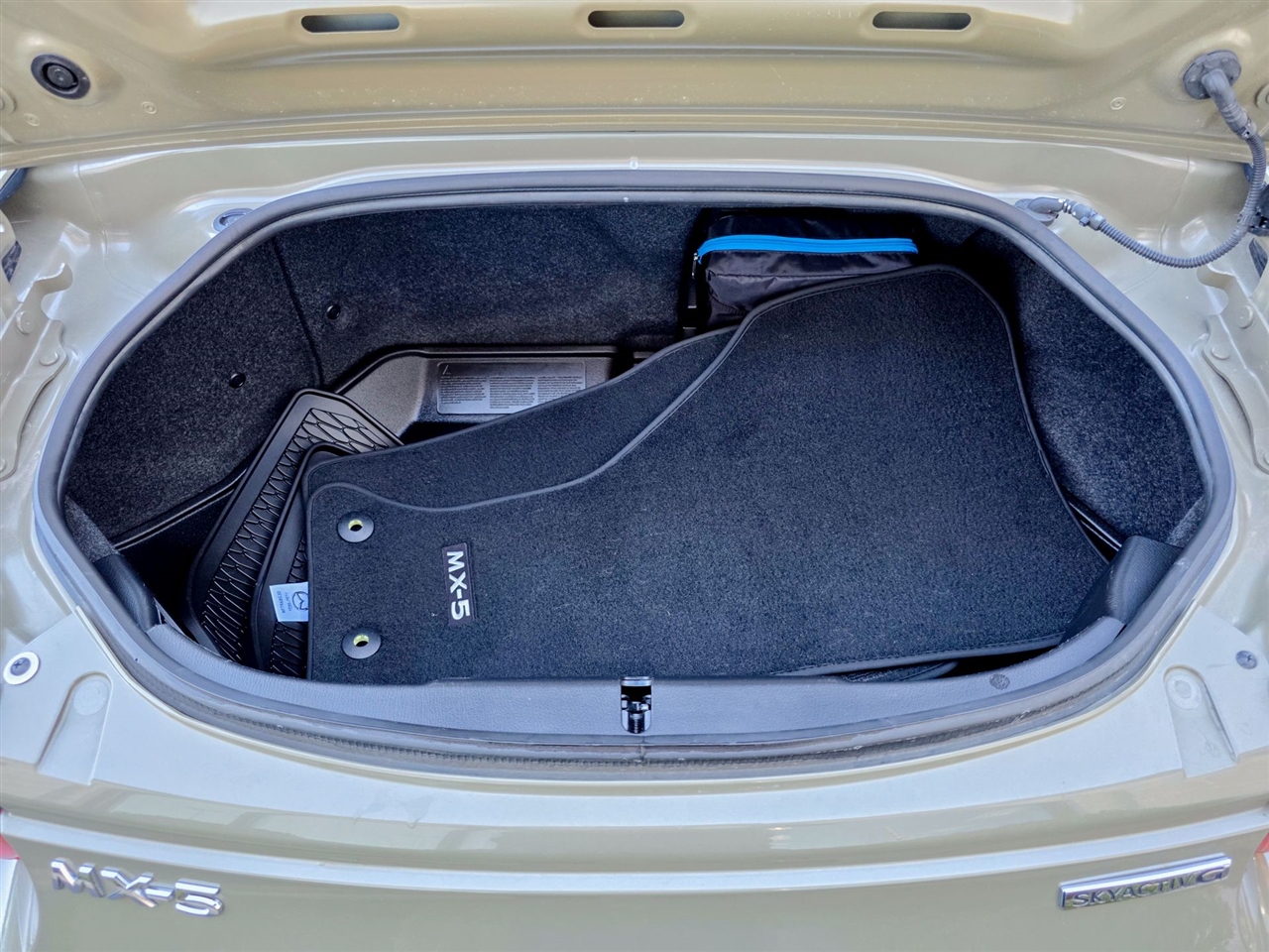 Mazda MX-5 Miata RF  2023