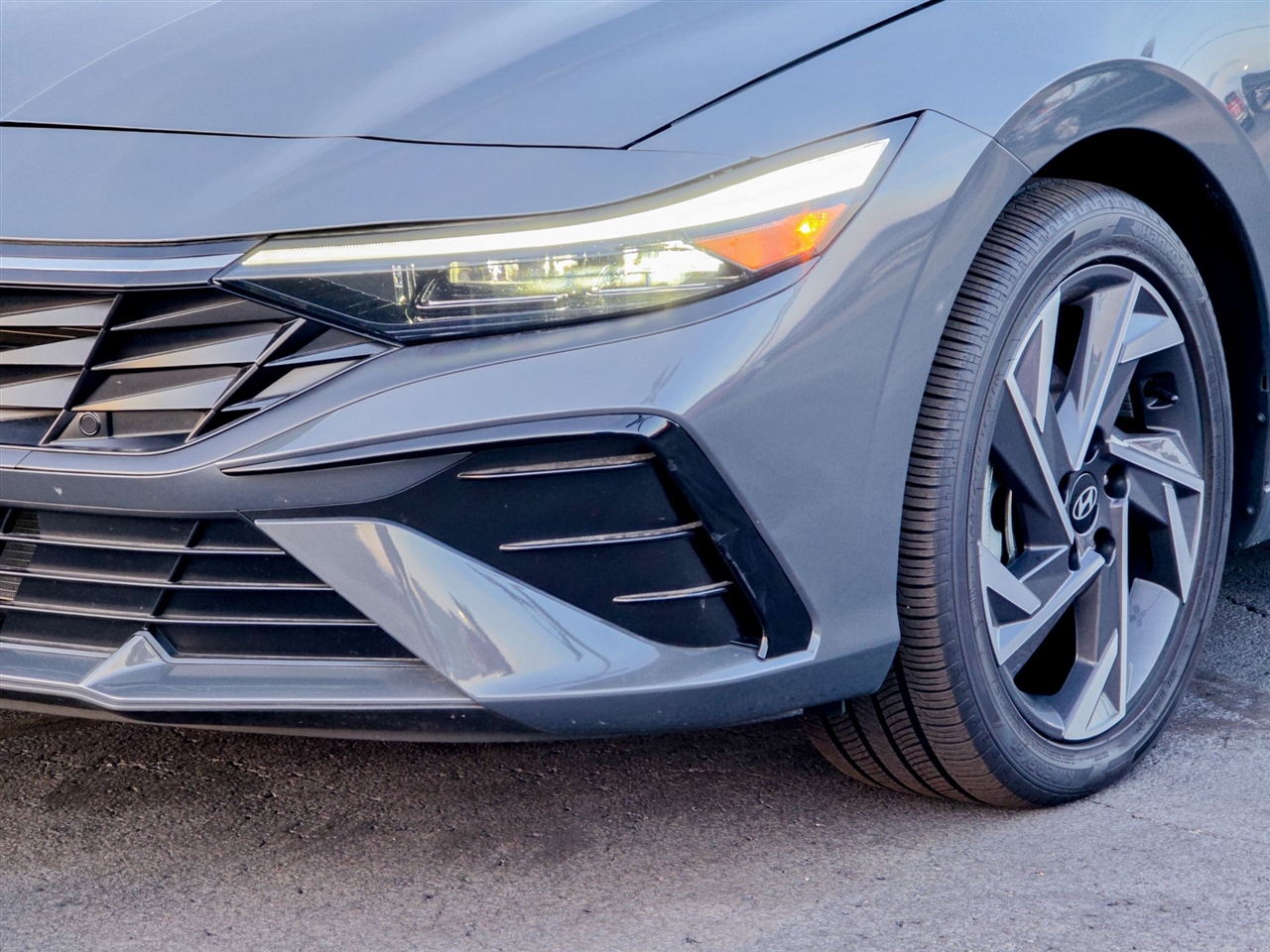 Hyundai Elantra Hybrid  2025