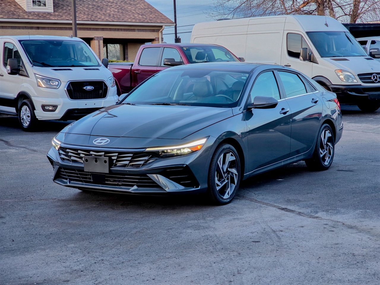Hyundai Elantra Hybrid  2025