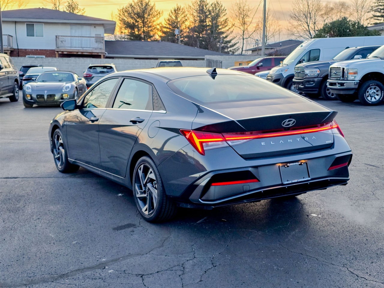 Hyundai Elantra Hybrid  2025