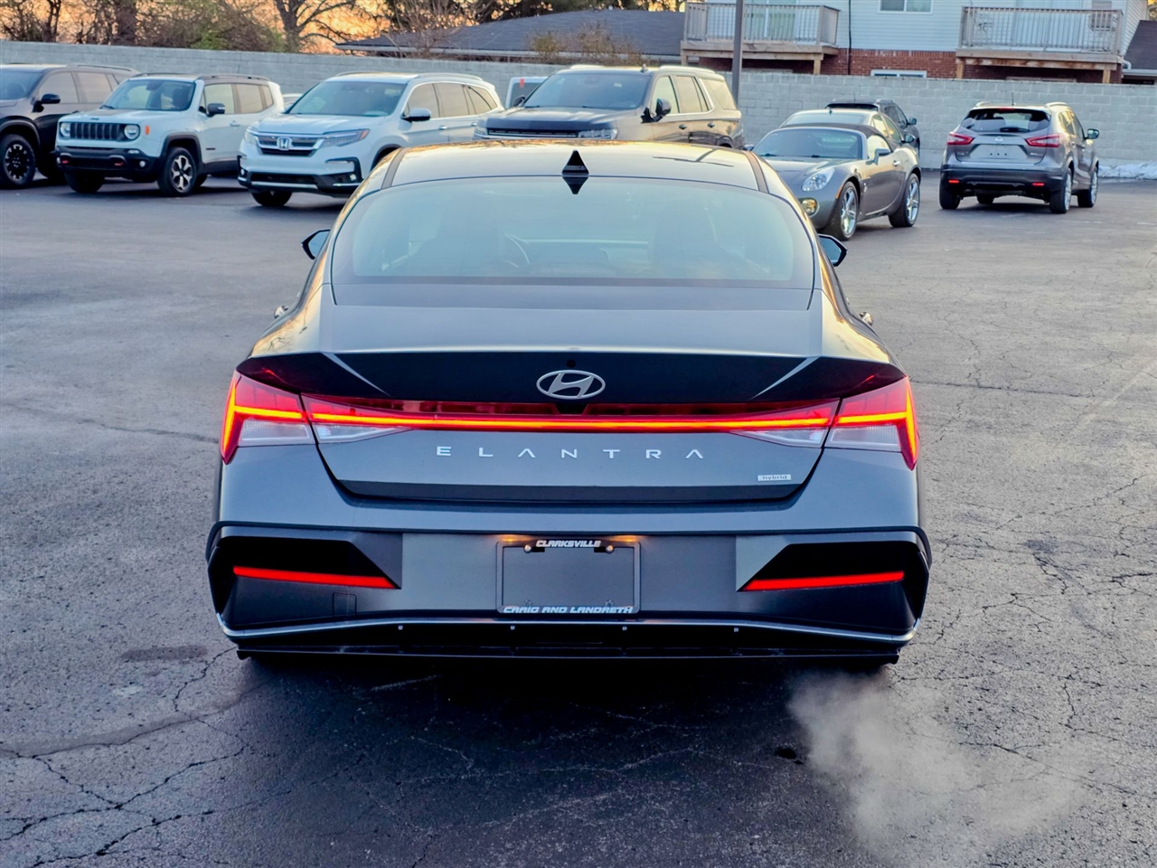 Hyundai Elantra Hybrid  2025