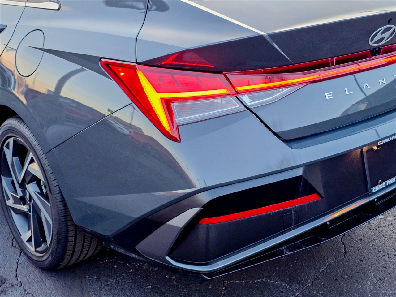 Hyundai Elantra Hybrid  2025