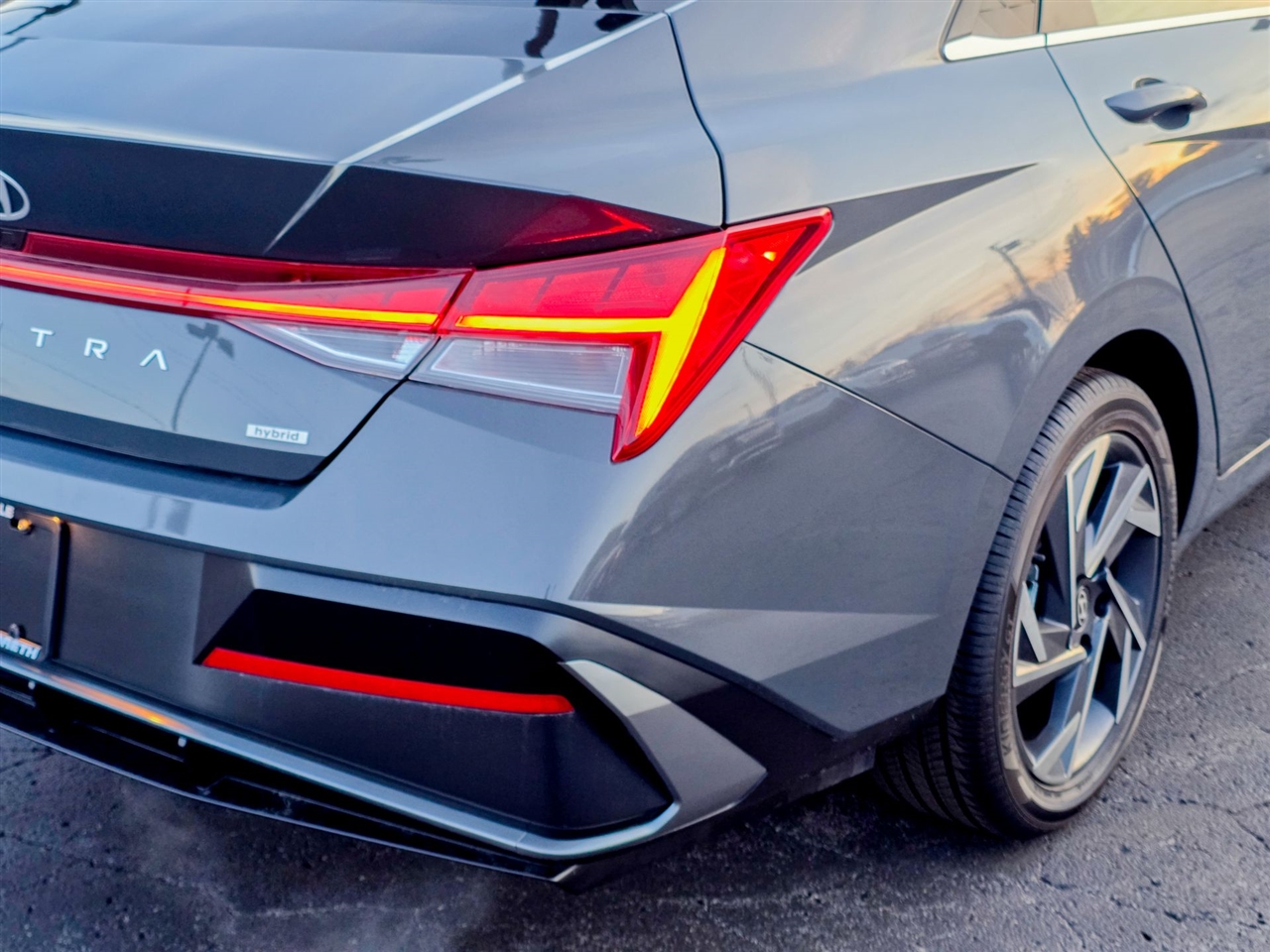 Hyundai Elantra Hybrid  2025