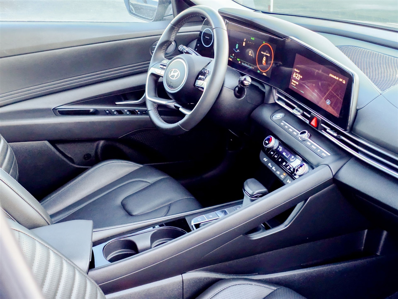 Hyundai Elantra Hybrid  2025