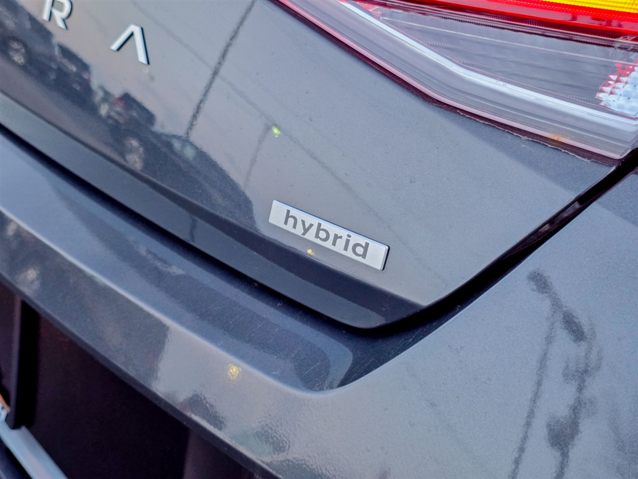 Hyundai Elantra Hybrid  2025