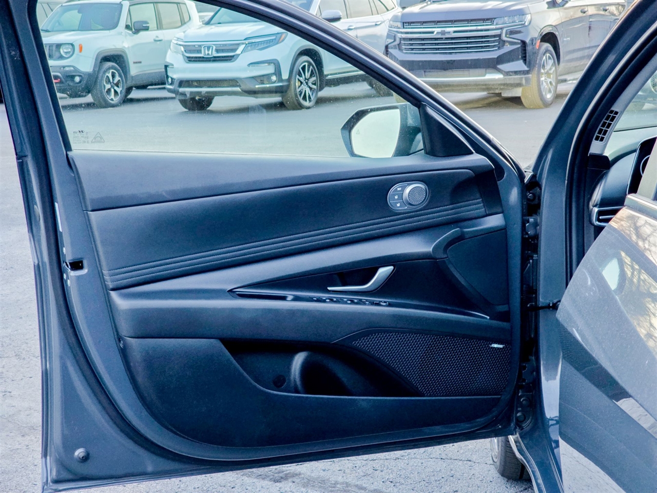 Hyundai Elantra Hybrid  2025