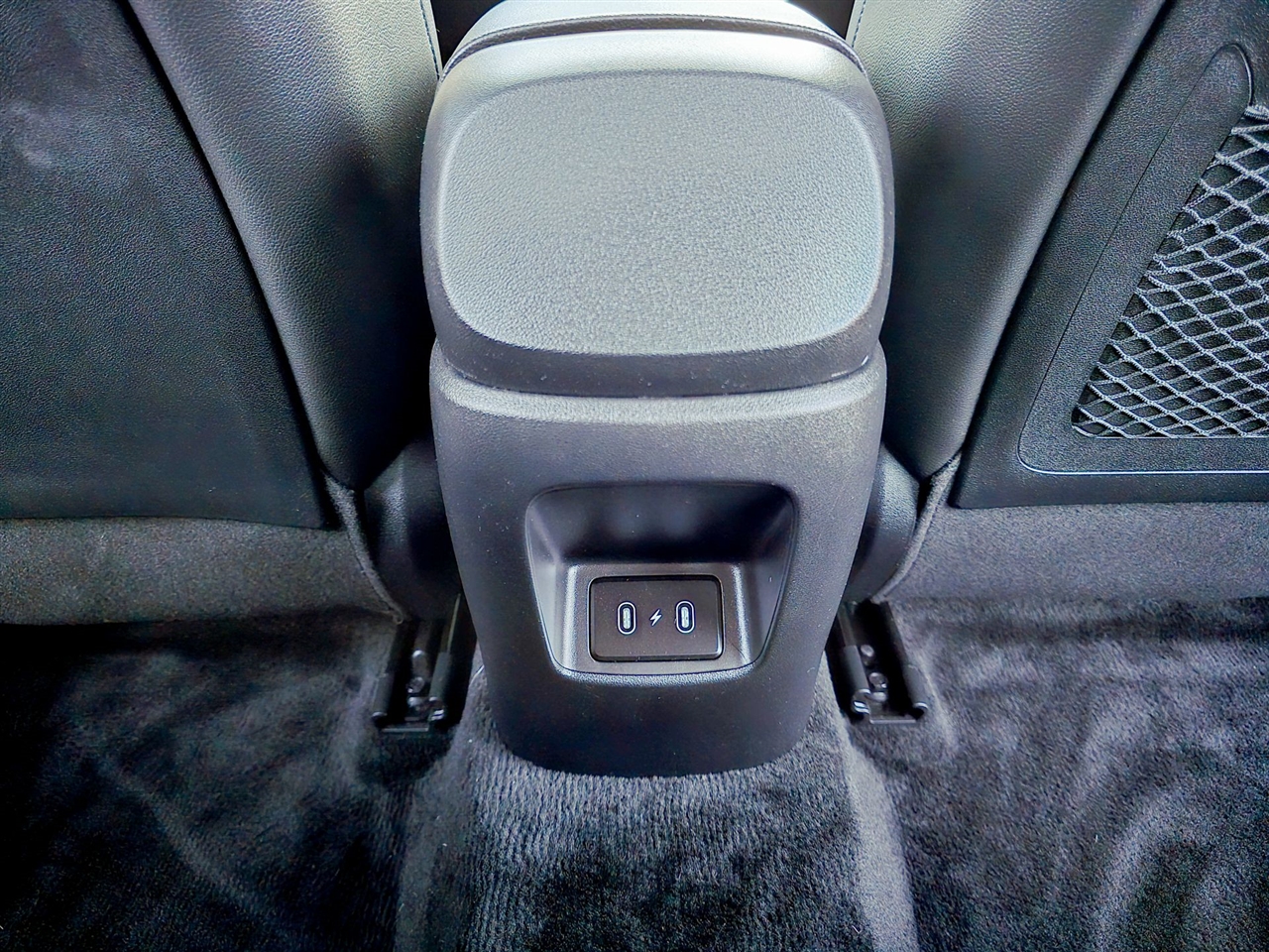 Hyundai Elantra Hybrid  2025