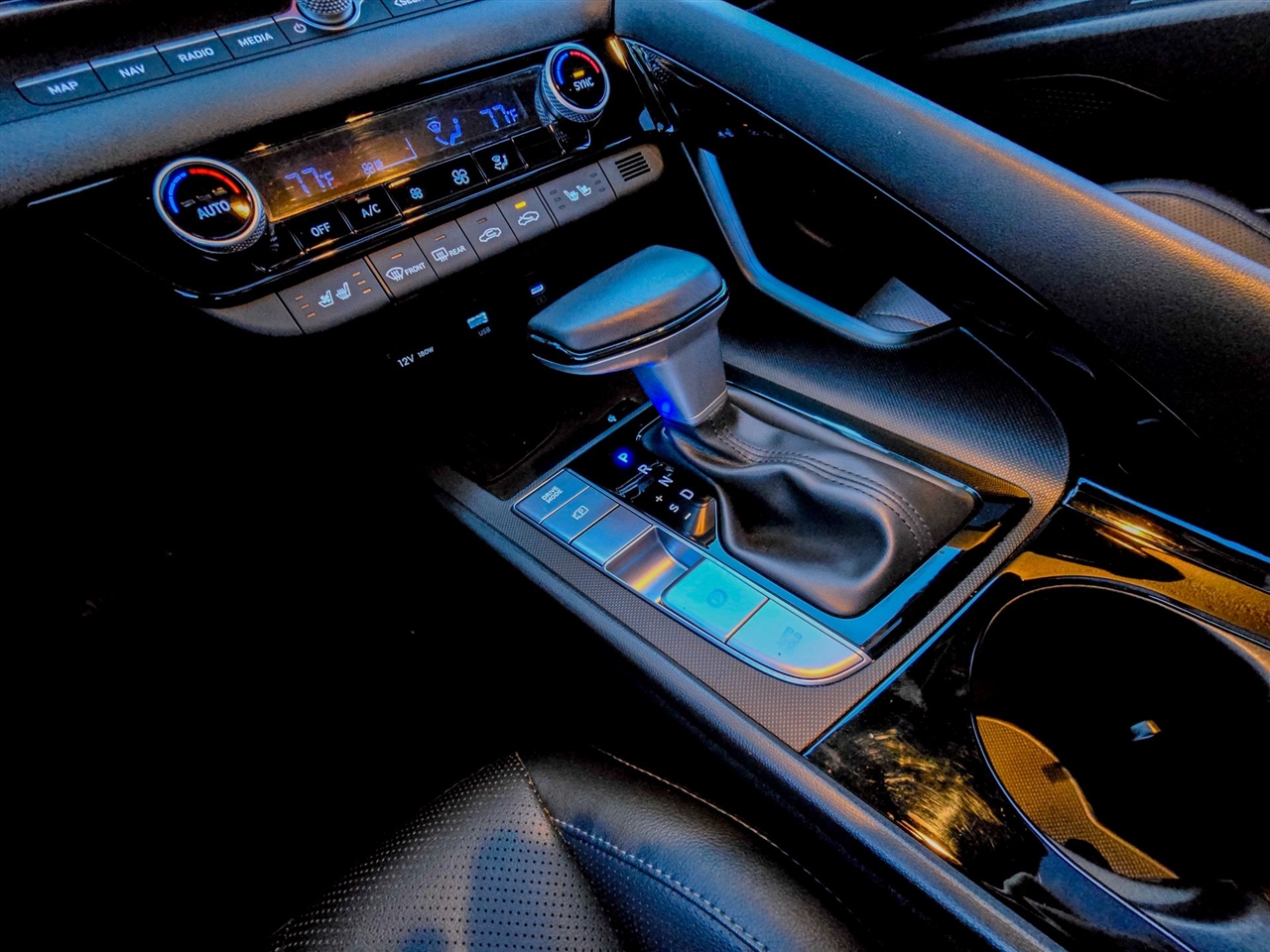 Hyundai Elantra Hybrid  2025