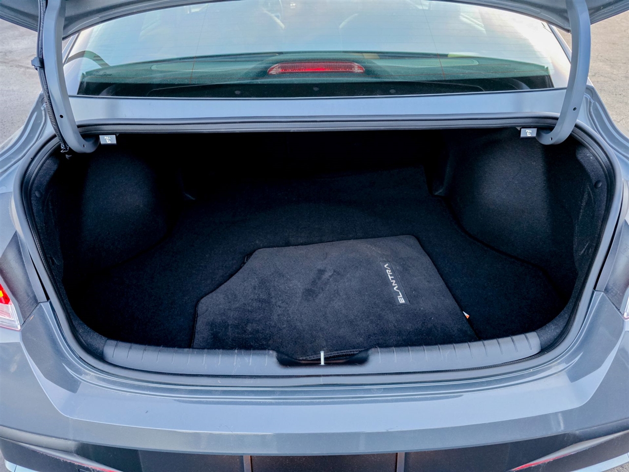 Hyundai Elantra Hybrid  2025