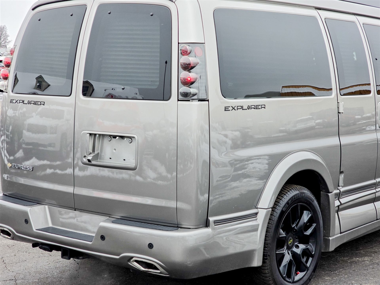 Chevrolet Express Cargo Van  2025