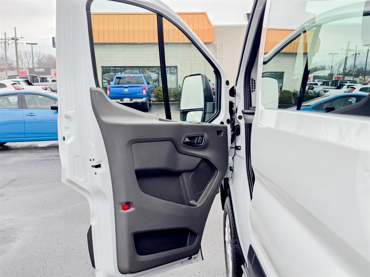 Ford Transit Passenger Wagon  2023