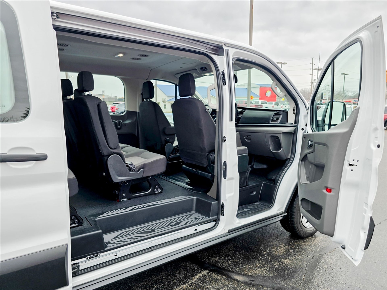 Ford Transit Passenger Wagon  2023