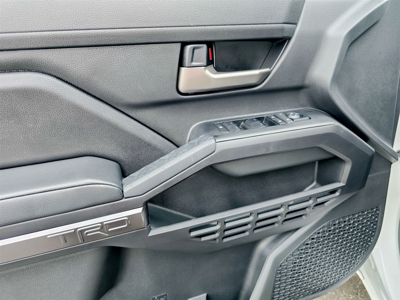 Toyota Tacoma 4WD  2024