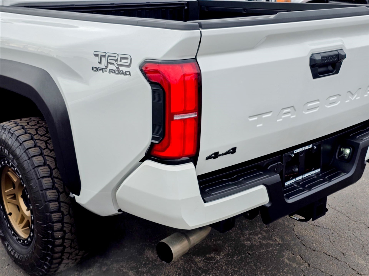 Toyota Tacoma 4WD  2024