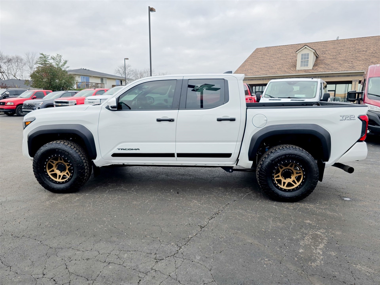 Toyota Tacoma 4WD  2024